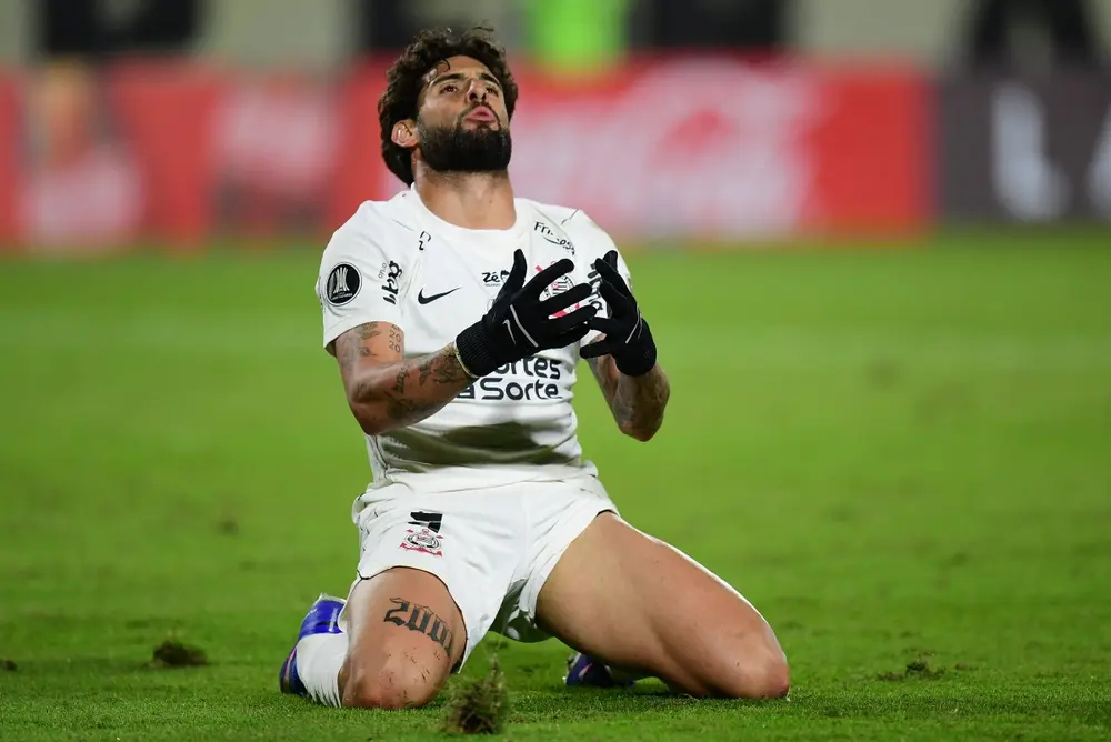 Corinthians empata com Peñarol e garante liderança do grupo na Libertadores